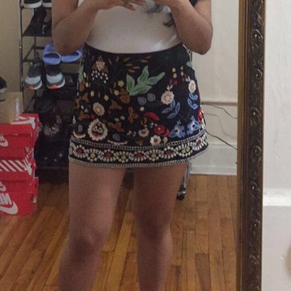 Zara embroidered skirt - Picture 3 of 4